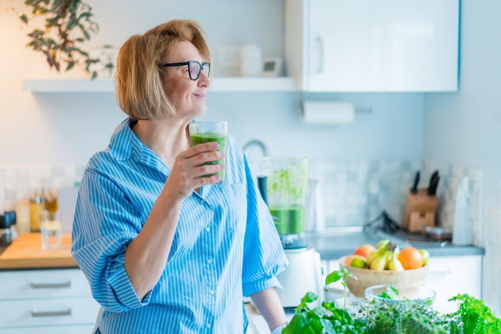 woman drinking healthy smoothie quitting sugar