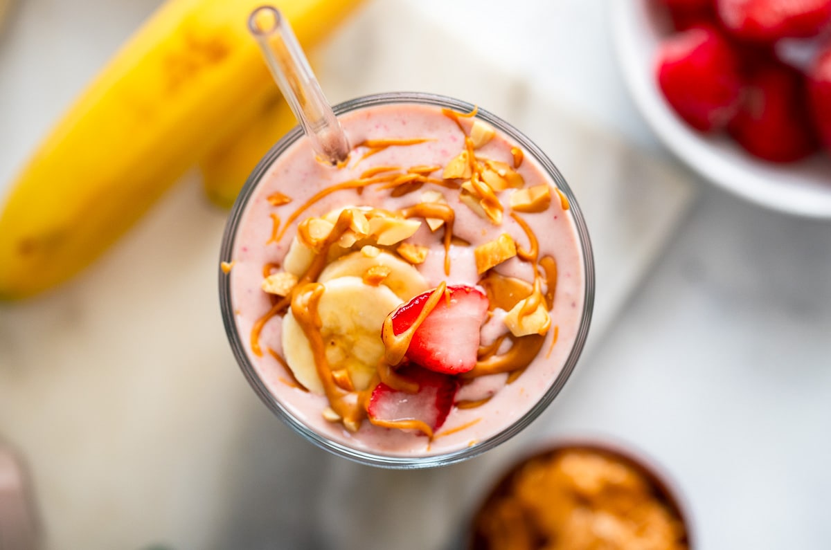 Strawberry peanut butter smoothie for weight loss.