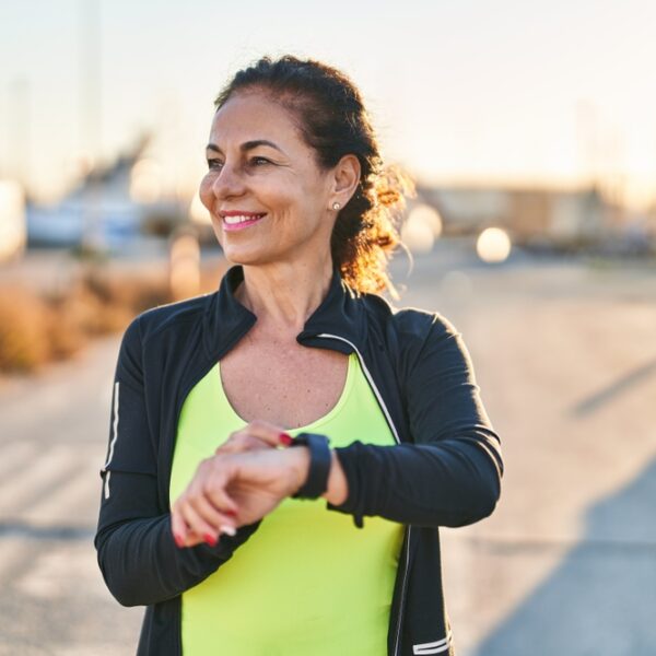 woman doing cardio workouts for weight loss outside