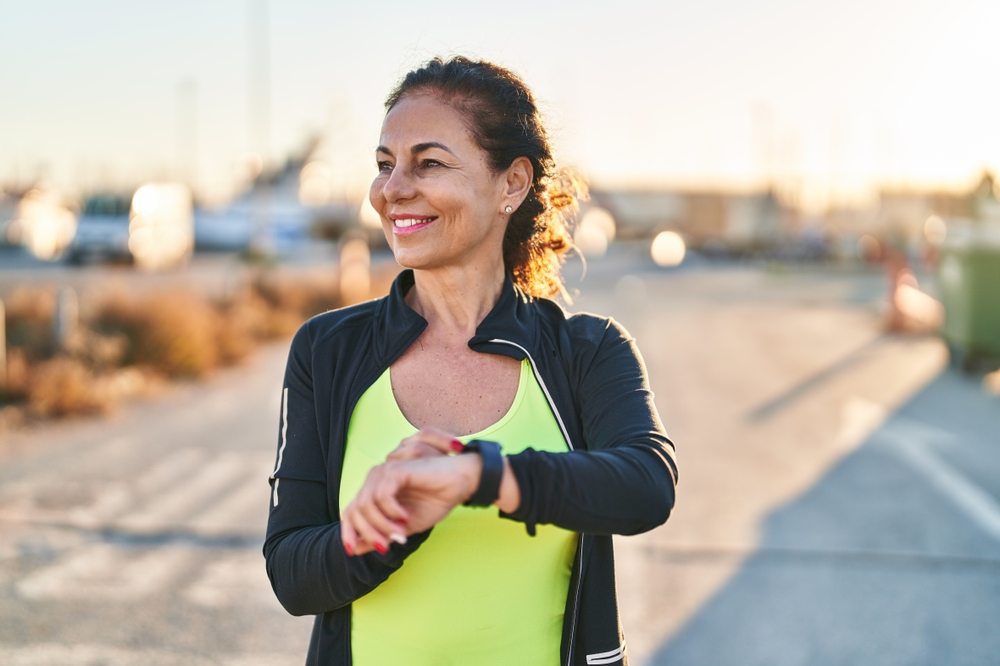 woman doing cardio workouts for weight loss outside