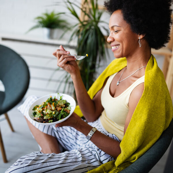 woman eating healthy foods to lower blood sugar levels